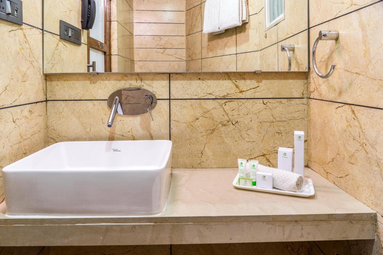 Super Inn Armoise Hotel Ahmedabad Exterior photo