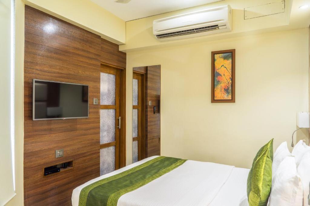 Super Inn Armoise Hotel Ahmedabad Exterior photo
