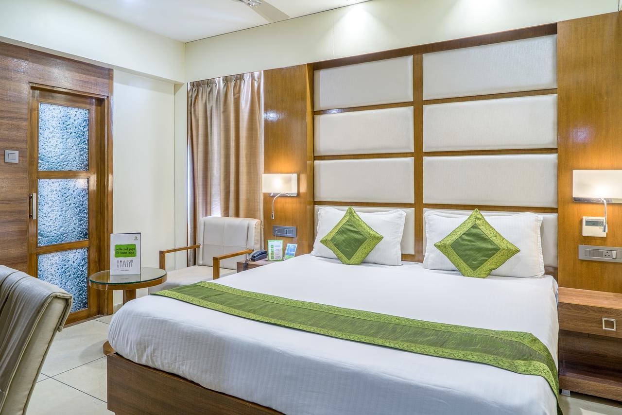 Super Inn Armoise Hotel Ahmedabad Exterior photo