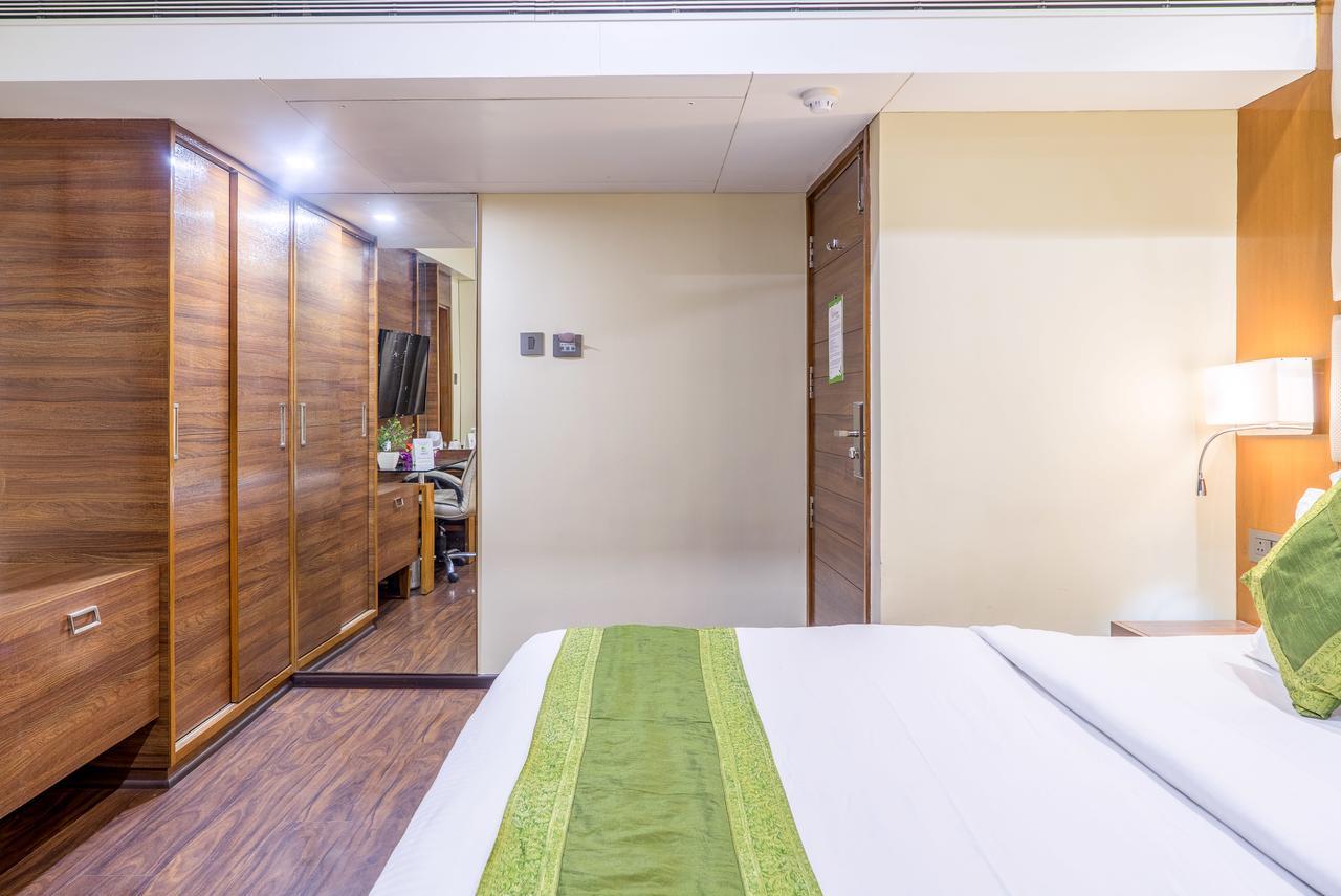 Super Inn Armoise Hotel Ahmedabad Exterior photo